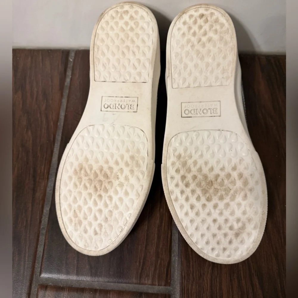 Blondo Giavana Silver Waterproof Shoes - Picture 6 of 11